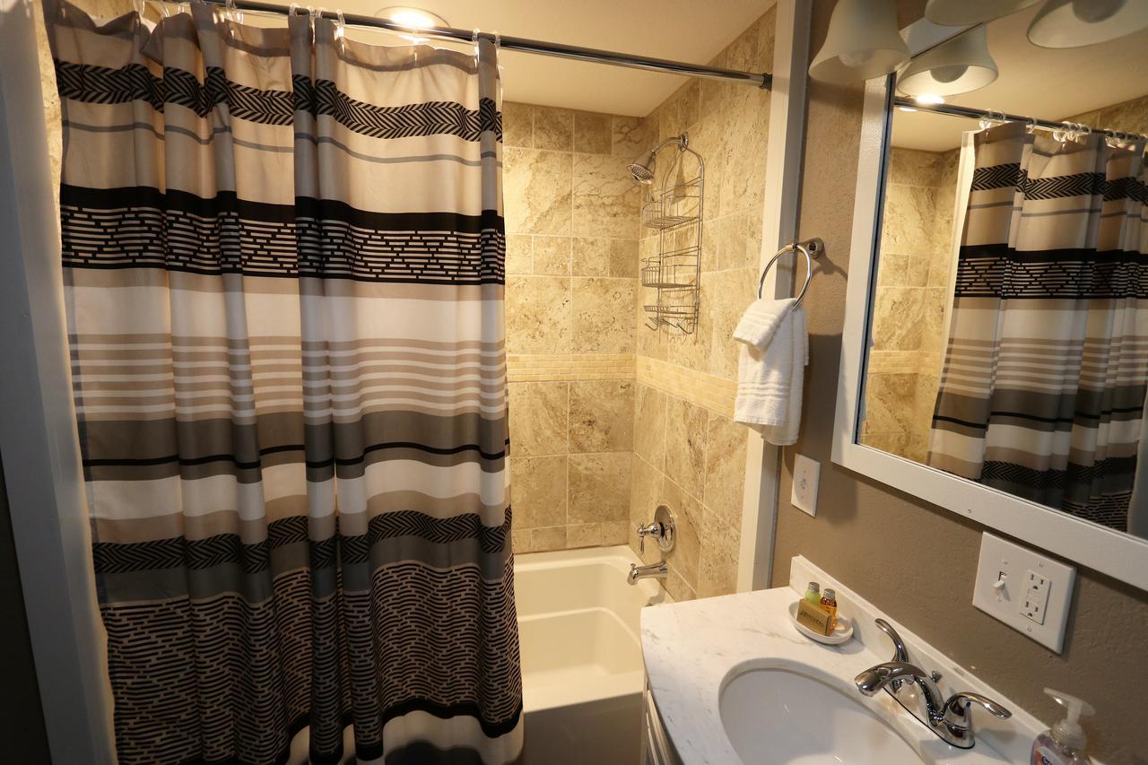 Brimley Motel Suites Extérieur photo